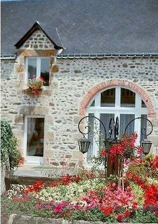 Logis Restaurant Relais Du Gue De Selle 3*