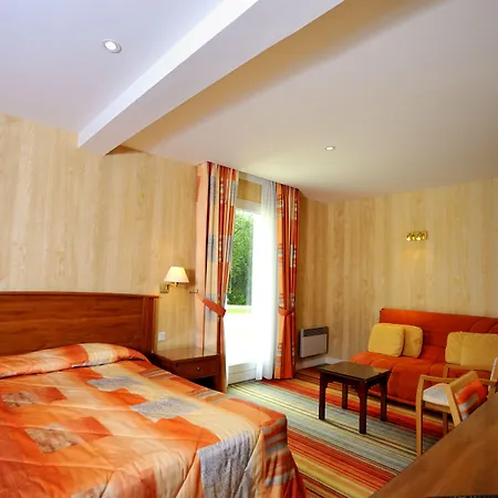 Hotel Logis Restaurant Relais Du Gue De Selle Mézangers