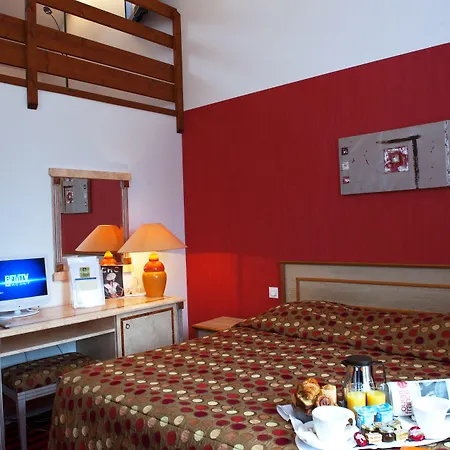 Hotel Logis Restaurant Relais Du Gue De Selle 3*