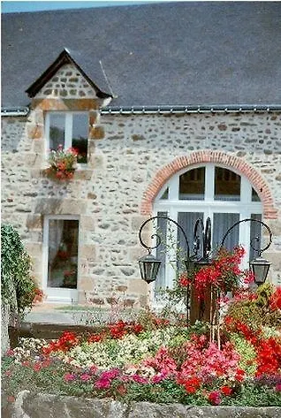 Logis Restaurant Relais Du Gue De Selle 3*