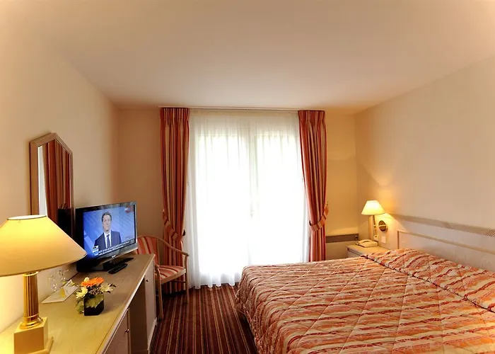 Logis Restaurant Relais Du Gue De Selle فندق Mézangers